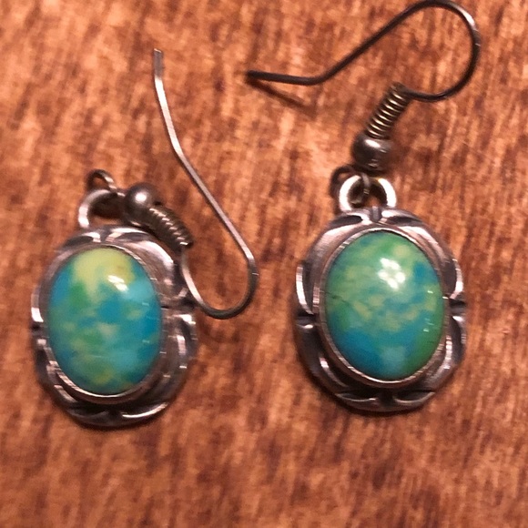 Sterling silver dangle earrings.  A little over an inch in length - Picture 1 of 8